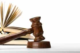 Czy spadek można odrzucić u notariusza, czy tylko w sądzie?