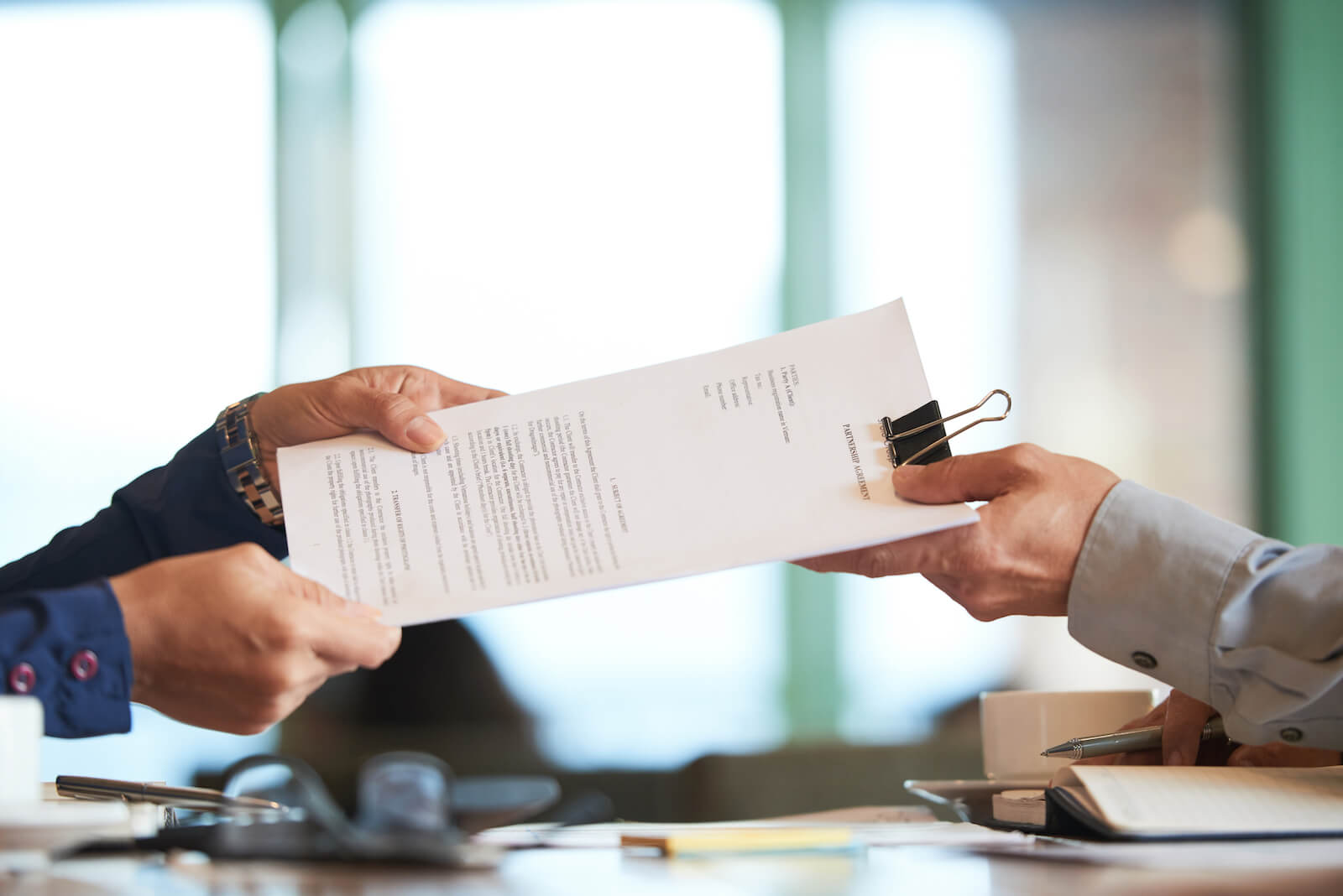 Czy żeby odrzucić spadek trzeba stawić się osobiście u notariusza?
