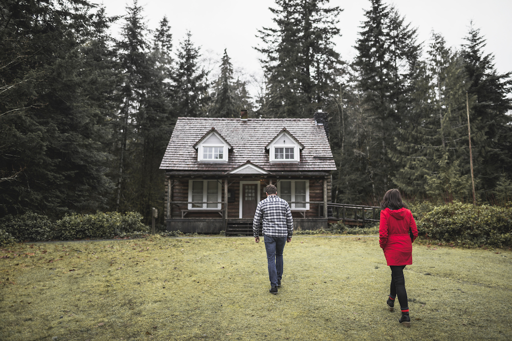 Jak uregulować sytuację prawną nieruchomości po rodzicach i czy możliwe jest zasiedzenie?