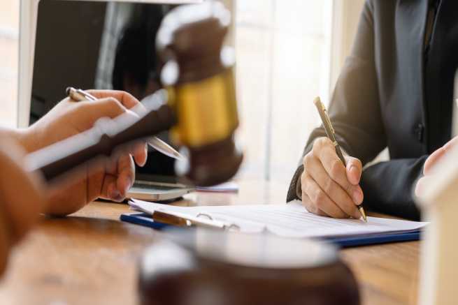 Współspadkobiercy decydują o scedowaniu udziałów na jedną osobę