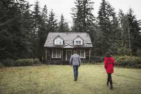 Jak uregulować sytuację prawną nieruchomości po rodzicach i czy możliwe jest zasiedzenie?